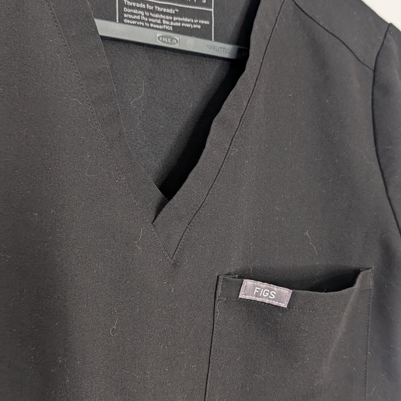 Figs Black V-Neck Short Sleeve Scrub Top with Chest Pocket - Picture 2 of 5